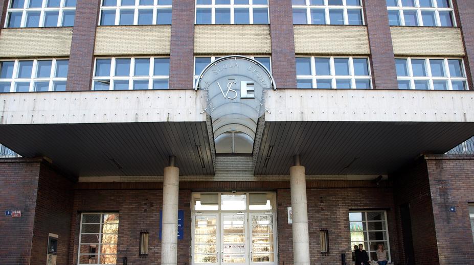 Stávající rektor VŠE Dvořák zůstává, poslanec za SPD Ševčík předem odstoupil