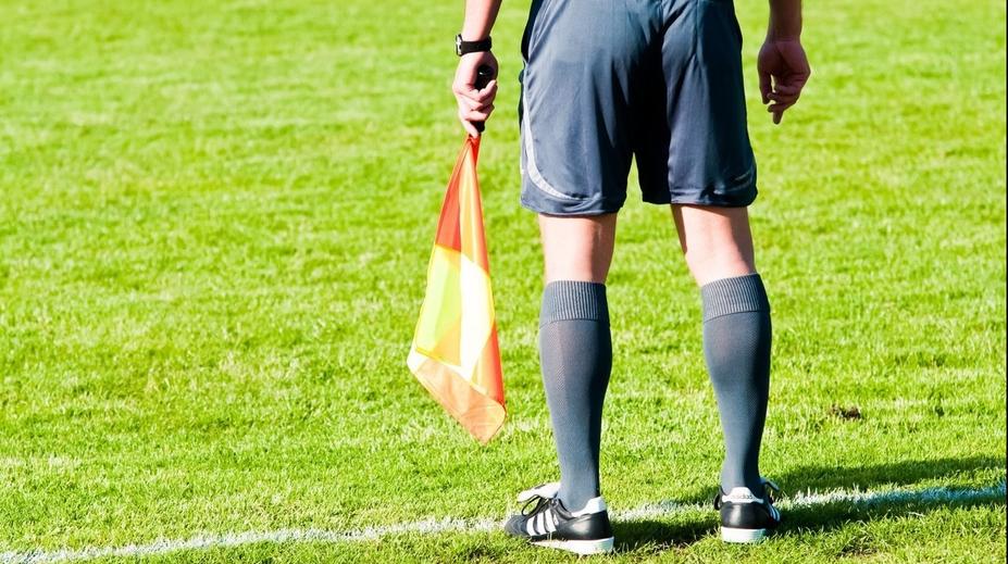 Kuriozita v okresní soutěži. Sudího kouslo dítě do varlete, zápas se neodehrál