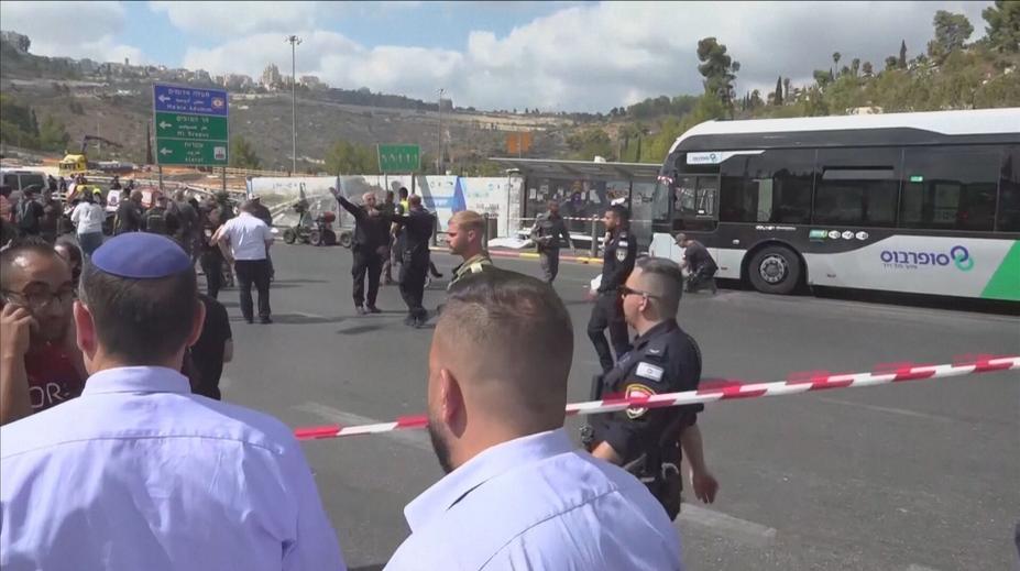 Jeruzalémem otřásl útok teroristů. V autobusu postříleli několik lidí