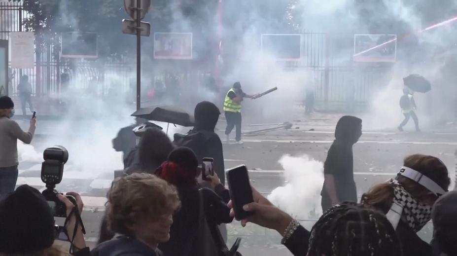 Francie se připravuje na další vlnu protestů. Ministr oznámil nasazení armády