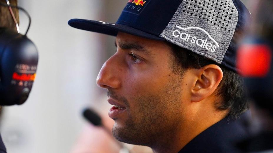 Bývalý závodník F1 boural na motorce, se zraněními skončil v nemocnici