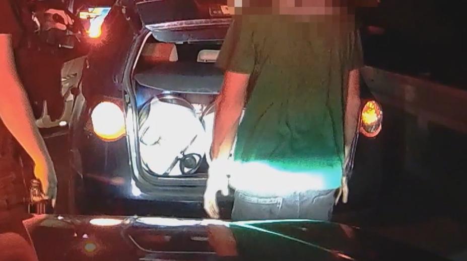 Cizinec ukradl stovky litrů nafty na D11. Byl okamžitě vyhoštěn z Česka