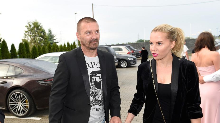 Řepka pod pantoflem: Už má zakázáno i mluvit do telefonu?