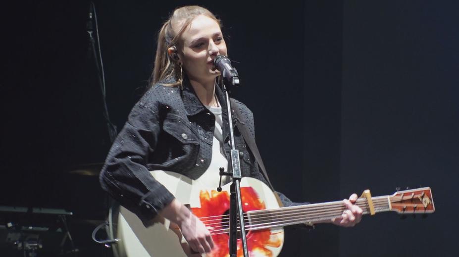 Objev roku Tereza Balonová slaví úspěch. Zazpívala si před plnou O2 arenou