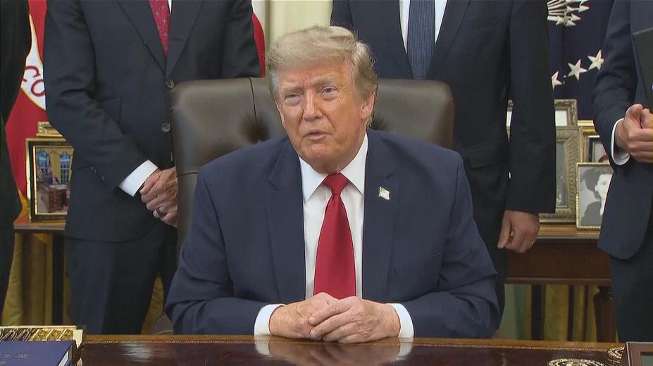 Trump slíbil každému Američanovi pět tisíc dolarů. Má to ale háček
