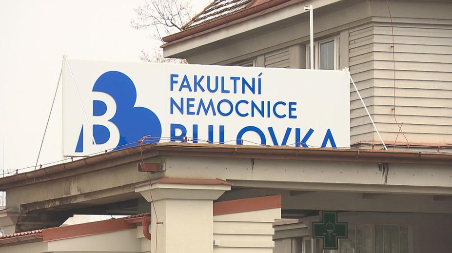 Popálenou rodičku na Bulovce už řeší i policie. Mohlo jít o trestný čin