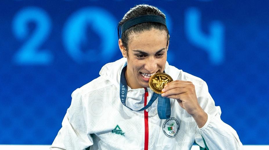 Kontroverzní zlatá boxerka: Odveta proti internetovým haterům