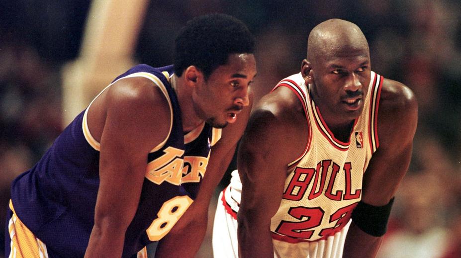 Kobe Bryant míří do síně slávy! Mezi NBA legendy ho uvede jeho idol
