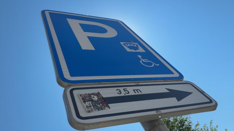 Budějovice zpříjemní život postiženým. Budou moci parkovat v zónách