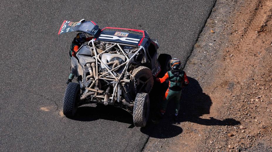 Dakar přišel o další hvězdu. Loeb musel po kotrmelcích odstoupit