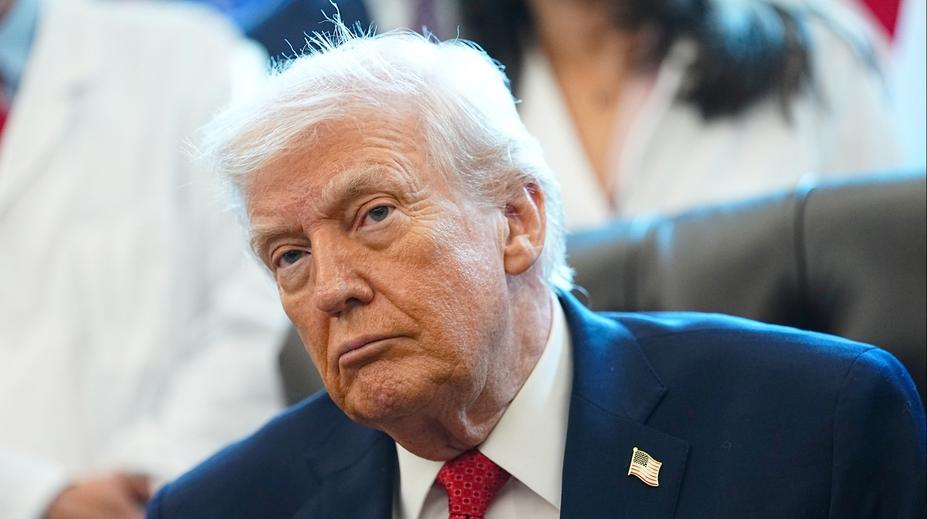 Hormuz je otevřený, hlásá Trump. Stačí jediný výstřel a není, varuje politolog Jirušek