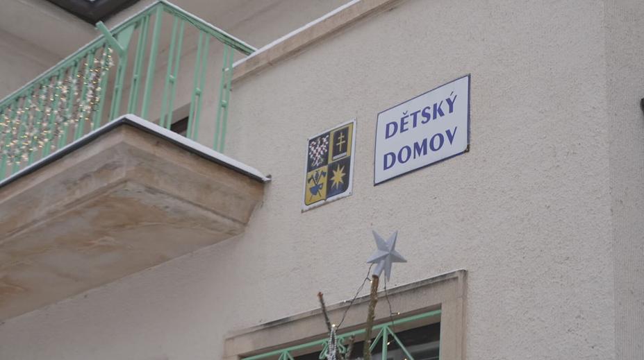 Dětské domovy opustí ročně stovky mladých lidí. Polovina z nich končí na ulici