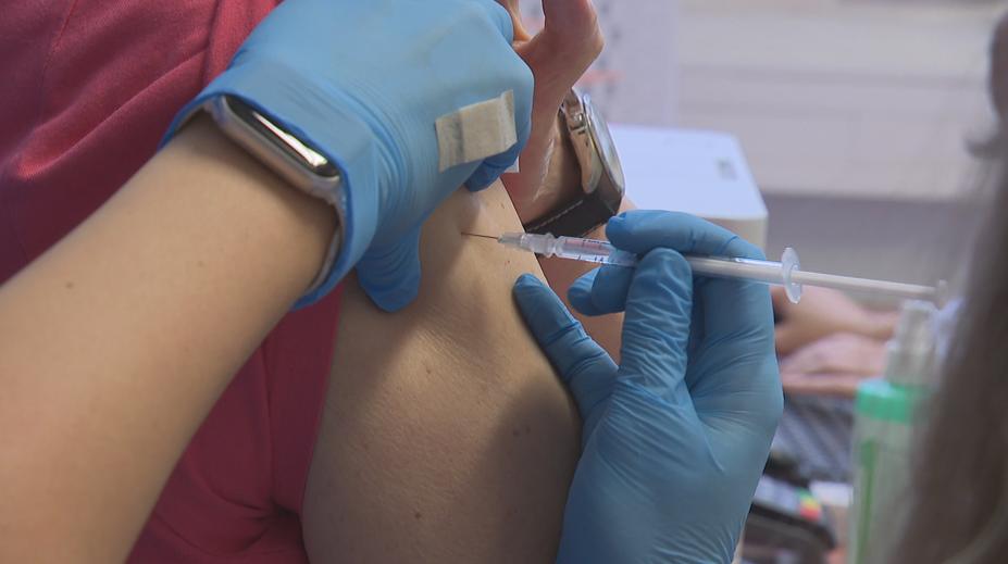 Ideální čas na očkování proti chřipce je teď. Nemoc ohrožuje hlavně seniory