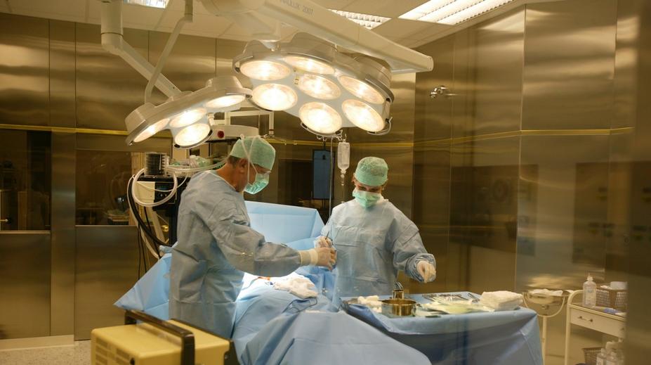 Miliardář si nechával v Paříži zvětšit penis, zemřel při operaci