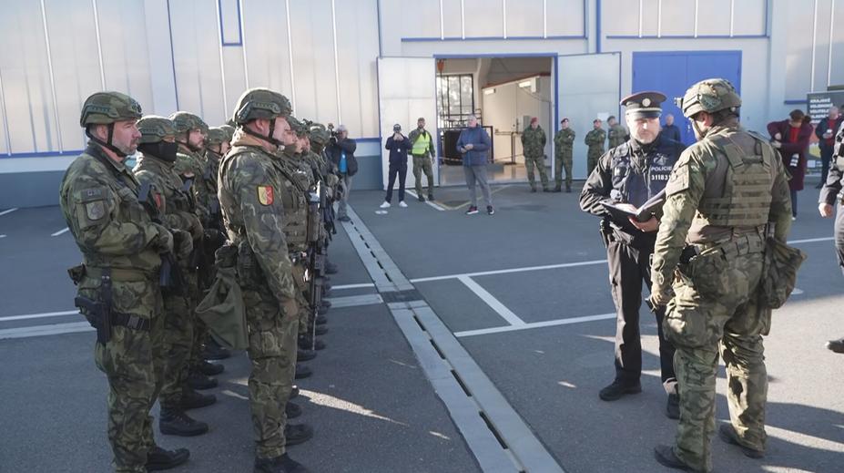 Vojenské cvičení v Praze: Sídlo vodojemů na Floře obsadila armáda a policie