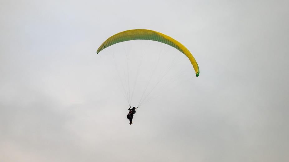 Ve Slovinsku havaroval český paraglidista. Těžce zraněný šplhal pro pomoc