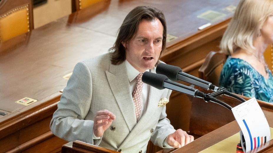 Zneužití situace, dezinformace veřejnosti. Doksanský vyčítá střet u Sněmovny opozici
