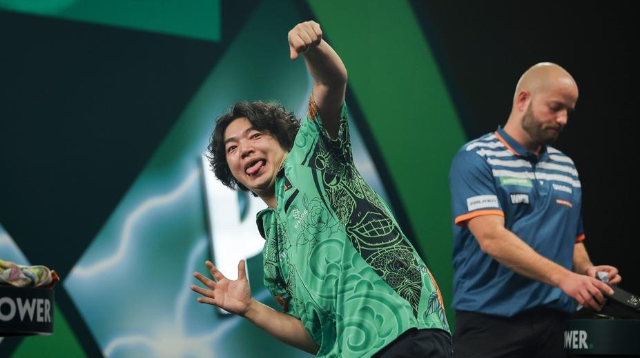 Čím více tancuji, tím lépe házím. Japonec si na MS získal fanoušky