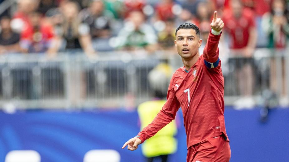 Hojlund připomněl Ronalda uprostřed portugalské bouře. Po gólu vytáhl jeho ikonickou oslavu