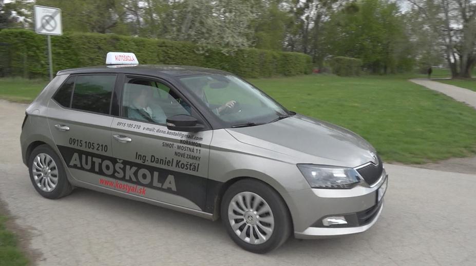 Slovensko zpřísní cestu k řidičáku. Bez základní školy ho už lidé nezískají