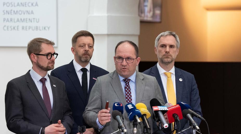 Opozice se kvůli rozpočtu obrátila na Ústavní soud. Vadí jí oslabení Sněmovny
