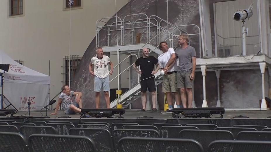 Brno ovládly Letní shakespearovské slavnosti. Bouře má derniéru na Špilberku