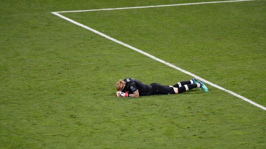 "Nikdy nepůjdeš sám...," Kariuse ale ze spoluhráčů nikdo neutěšil!