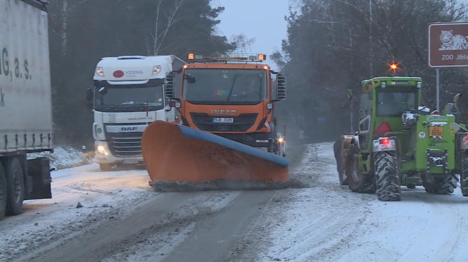 Města se už chystají na zimu. Nakupují ve velkém posypovou sůl