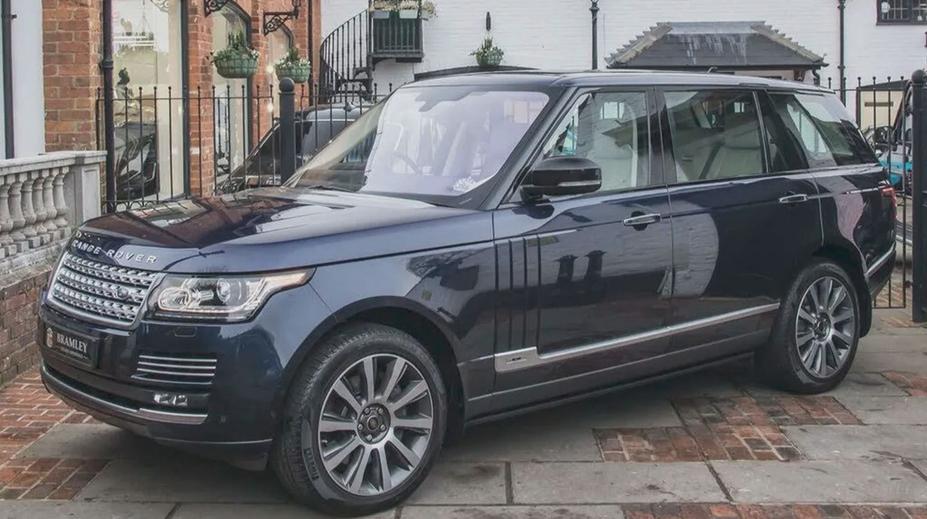 V Británii je na prodej unikátní auto. Jezdila v něm královna Alžběta II.