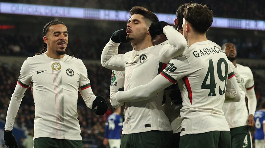 Chelsea je prvním semifinalistou Carabao Cupu. Dvěma góly rozhodl střídající Garnacho