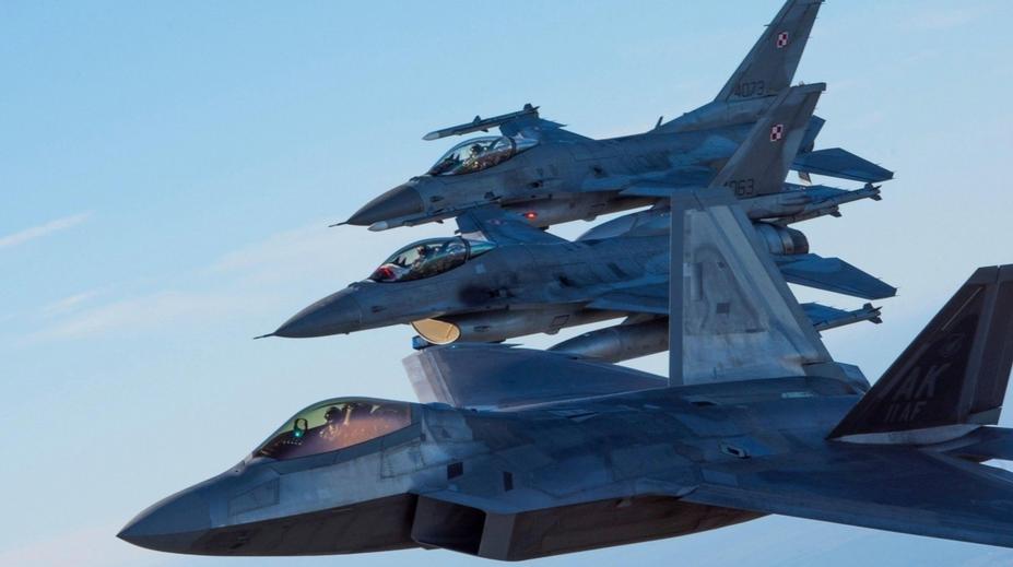 Stíhačky NATO sestřelily ve vzdušném prostoru Aliance bezpilotní letoun