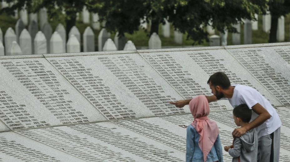 Srbové se bouří, za popírání genocidy v Srebrenici mohou jít do vězení