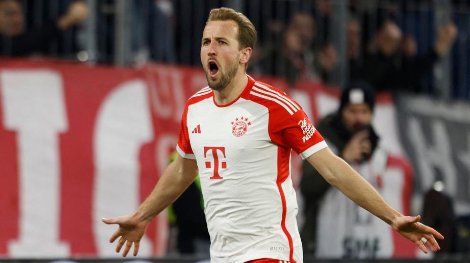 Akce sezóny Bundesligy opanoval Bayern. Kaneův gól přes půlku a Gnabryho pata