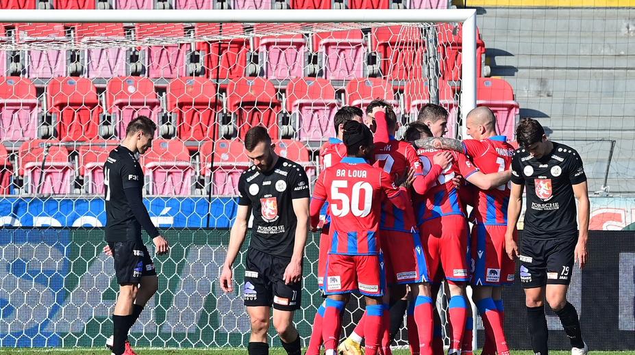 Čermák poslal Plzeň do čtvrtfinále MOL Cupu. Proti Hradci slavil hattrick