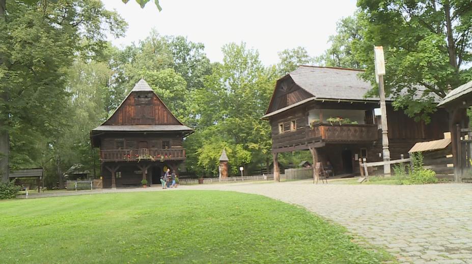 Provozovatelé si prázdniny pochvalují. Památky i koupaliště praskaly ve švech