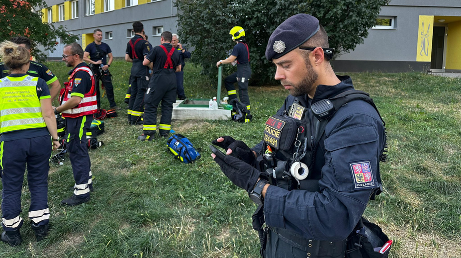 V Praze explodovalo potrubí. Jeden člověk je mrtvý, další jsou zranění