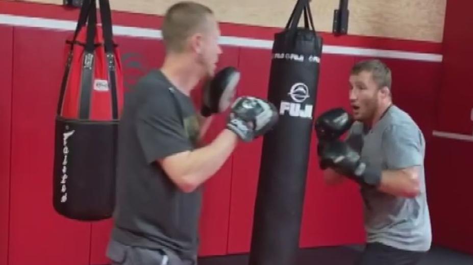Dva se perou, třetí se směje! McGregor si znovu rýpl do Chabiba