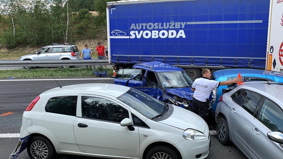 Dopravní nehoda na D6 - 1