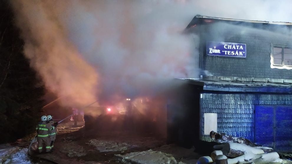 Požár zachvátil chatu na Kroměřížsku