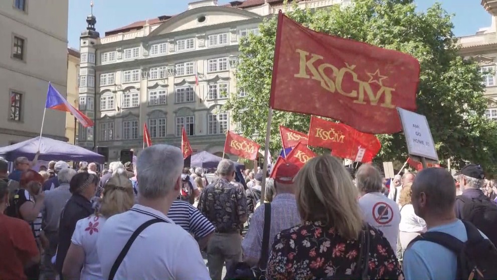 Demonstrace před Poslaneckou sněmovnou