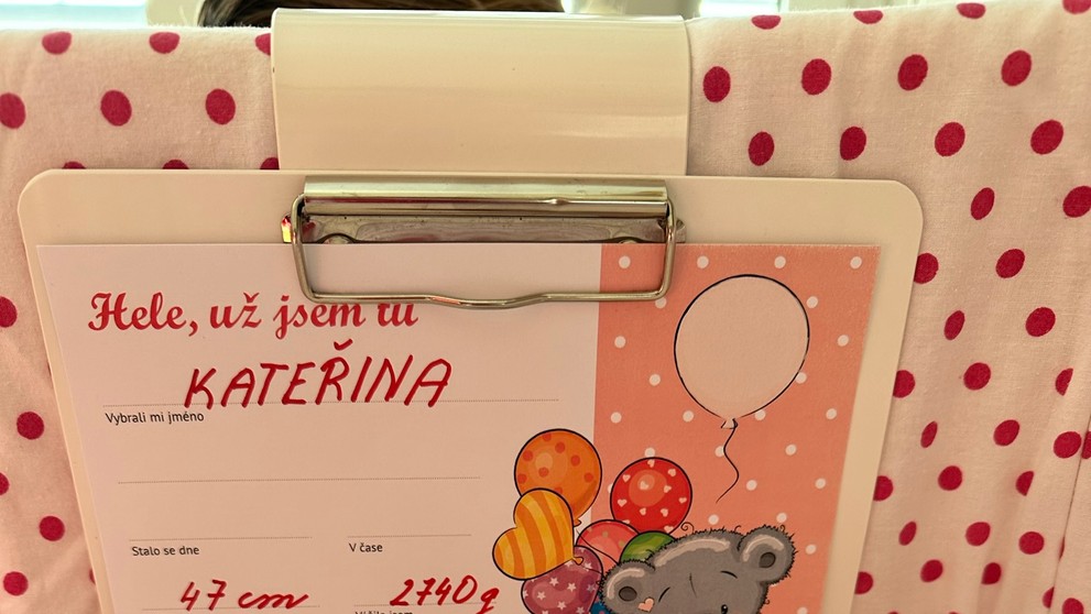 Holčička v babyboxu (1)
