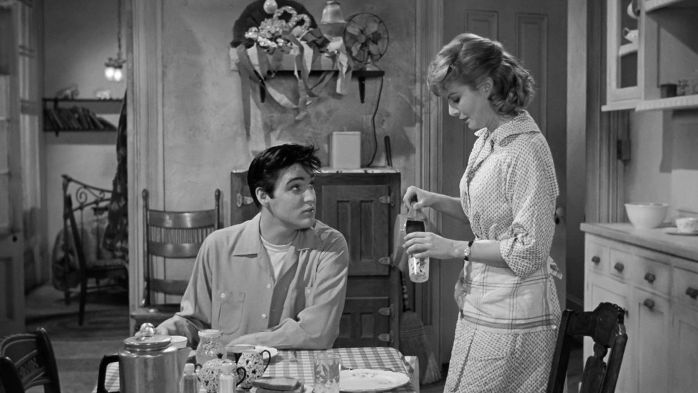 Jan Shepardová a Elvis Presley ve filmu King Creole, 1958 (3)