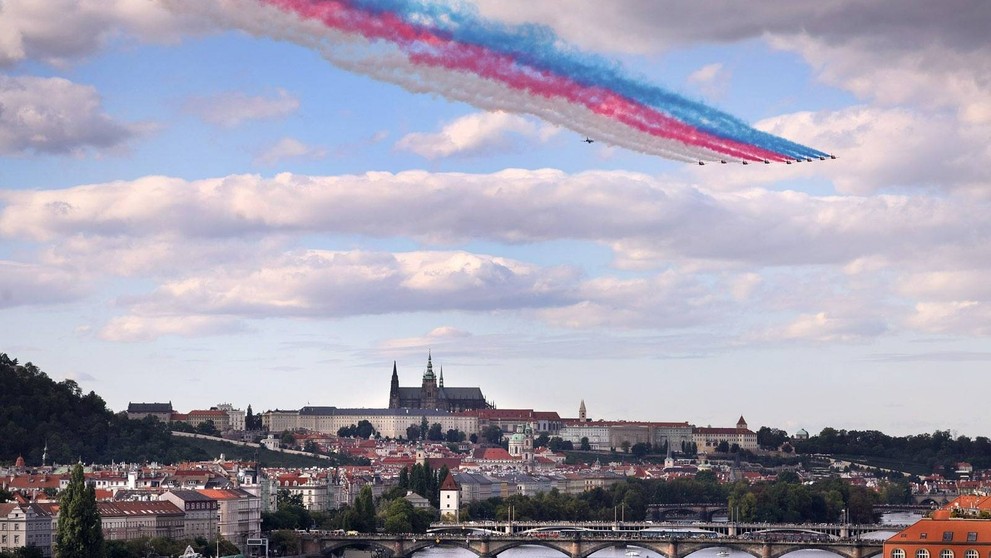 Průlet vojenských letounů nad Prahou