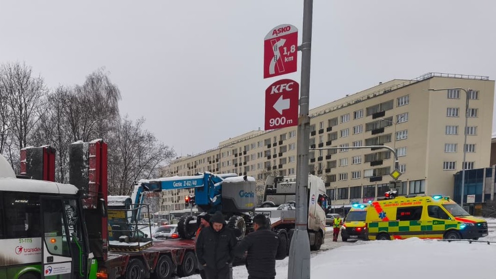 Střet autobusu s nákladním automobilem v Havířově