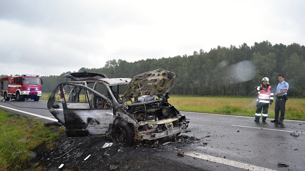 Požár osobního auta V Jestřebí na Českolipsku - 2