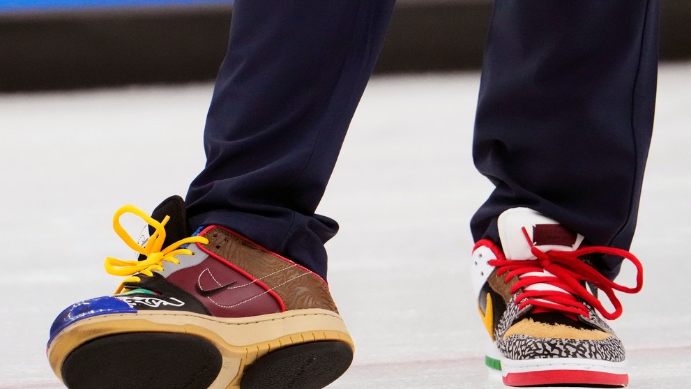 Matt Hamilton si na curling upravil oblíbené tenisky