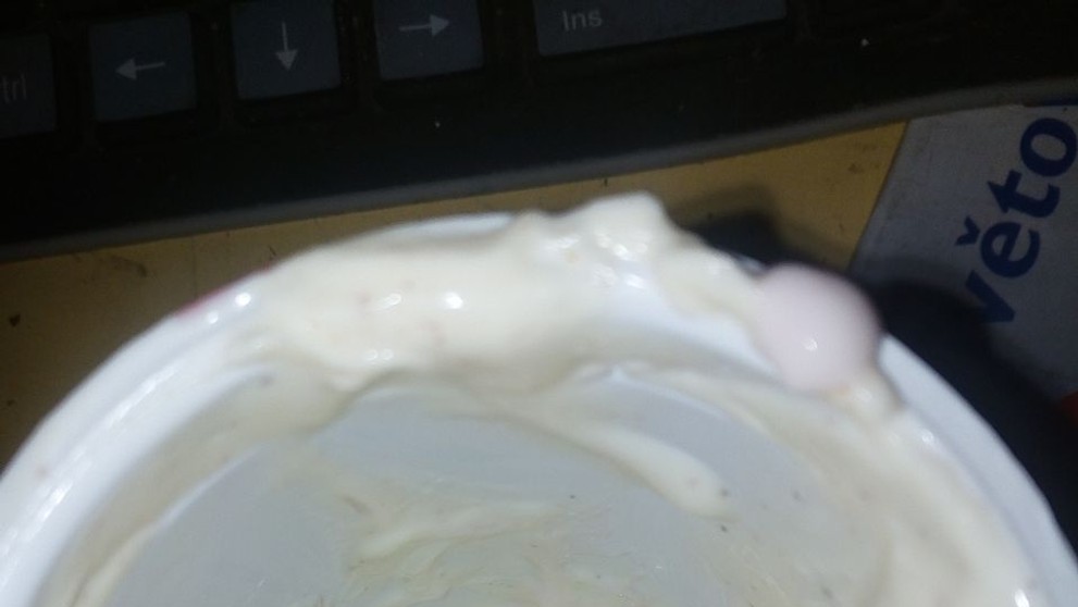 Žena údajně našla v jogurt hřebík a matku