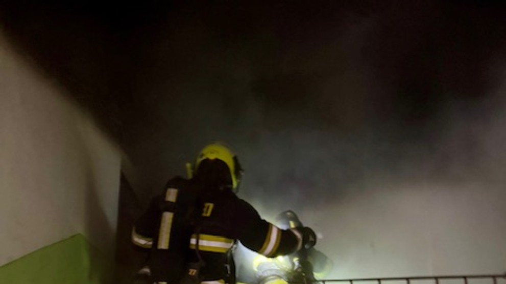 Požár bytového domu na Ústecku (2)