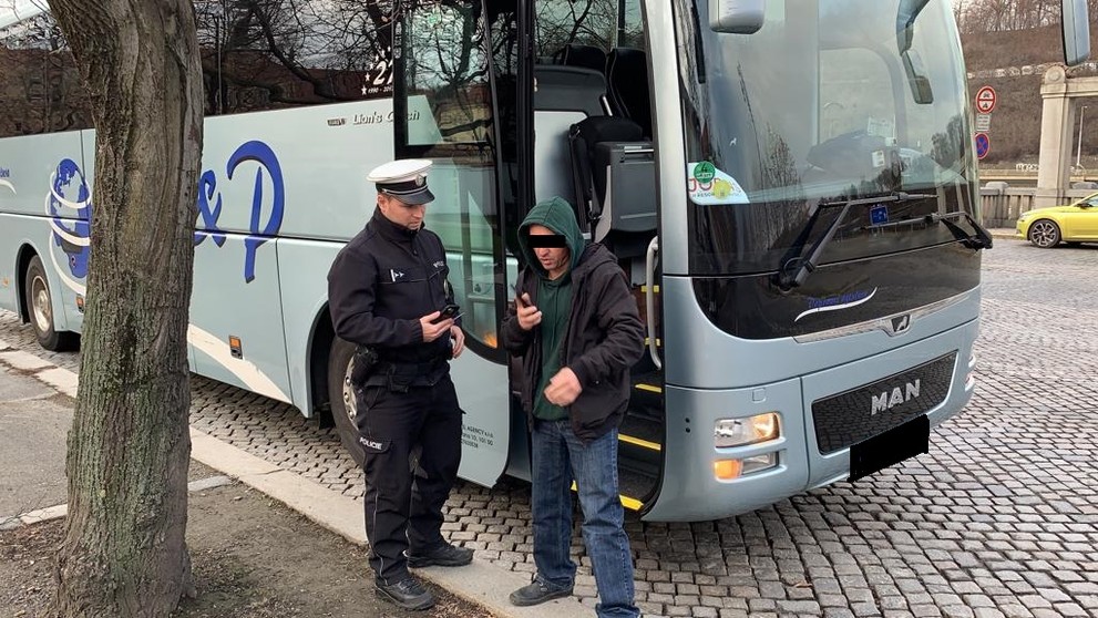 Řidič autobusu nadýchal půl promile
