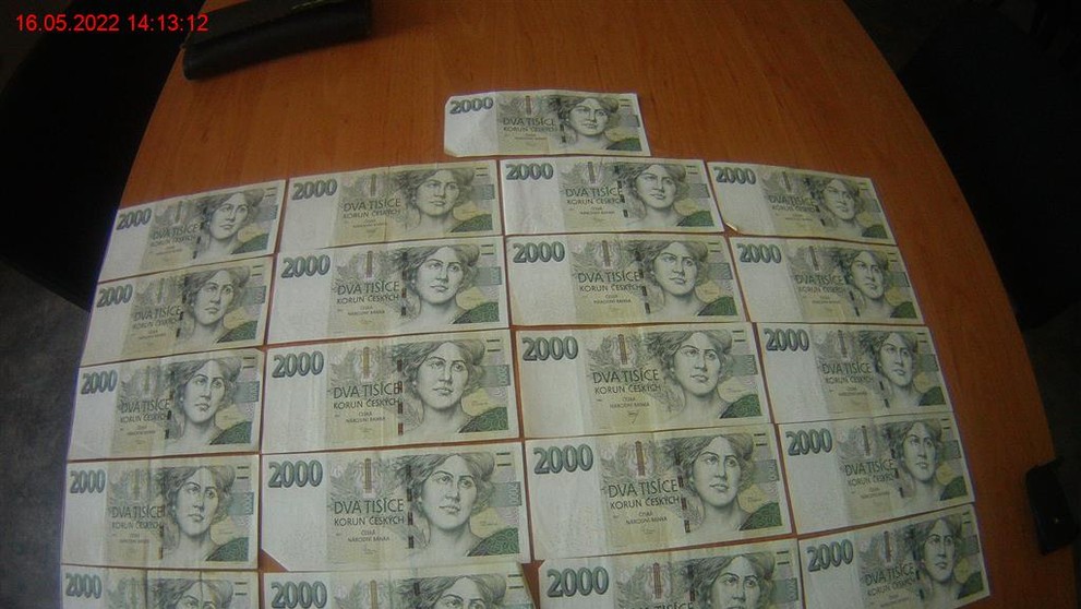 MP_Brno-nalez-podezmni-garaze-penize-finance-penezenka-1